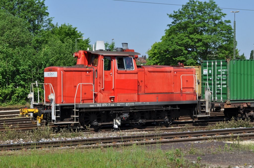 362 875 rangiert in Augsburg-Oberhausen am 25.05.2010 

