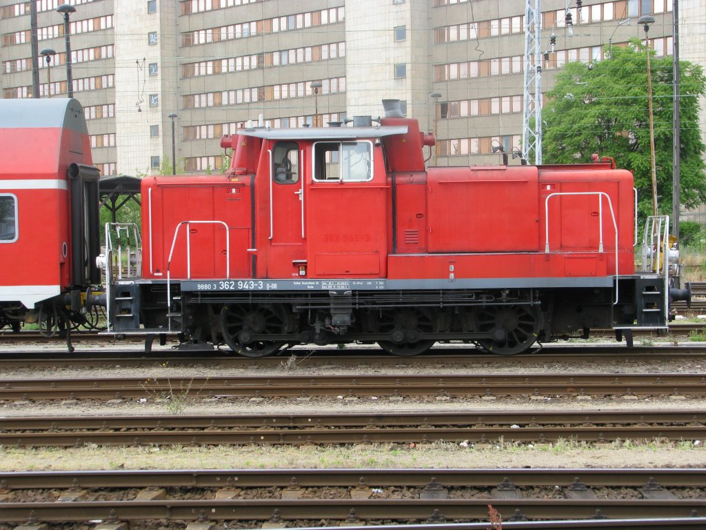 362 943-1 Berlin-Lichtenberg im Juni 2010(nahtlos rot) 