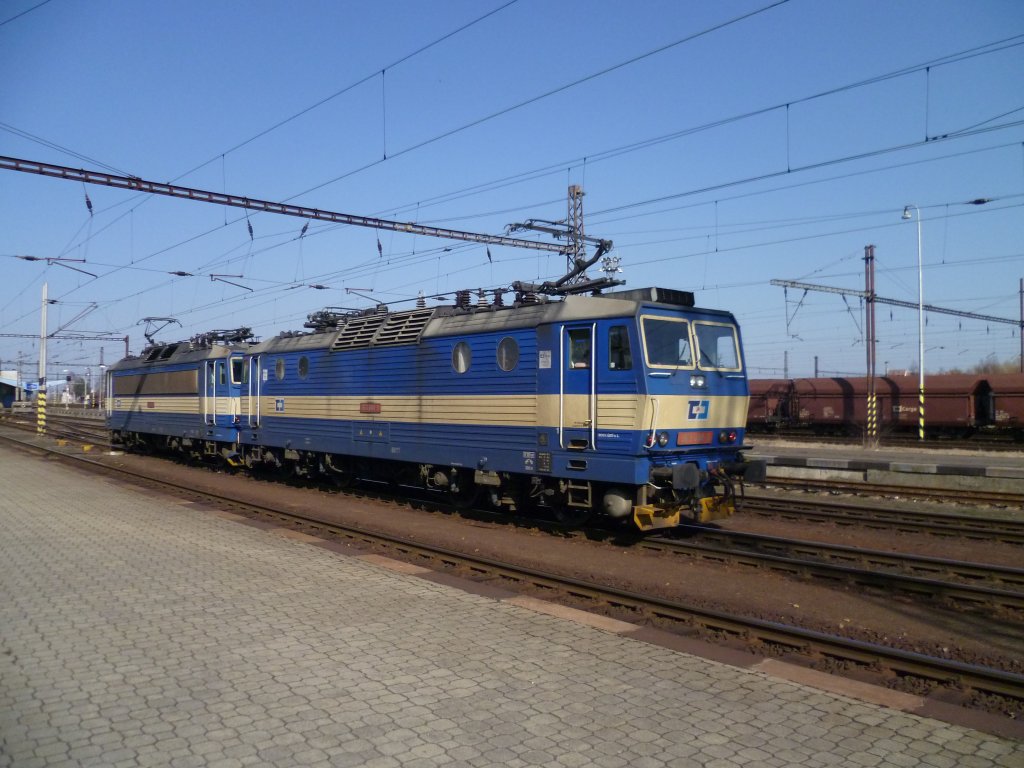 363 044-3 und 363 043-1 bei der Durchfahrt in Cheb, am 17.03.12.
