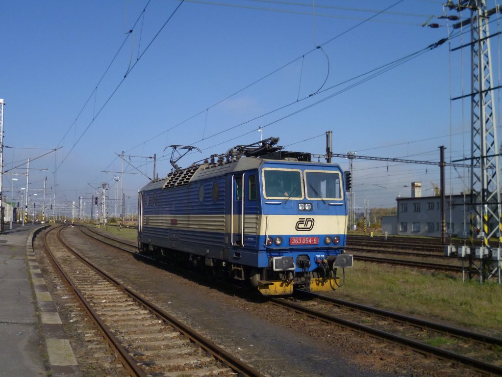 363 054-8 ist hier beim umsetzen am 20.10.12 in Cheb zusehen.