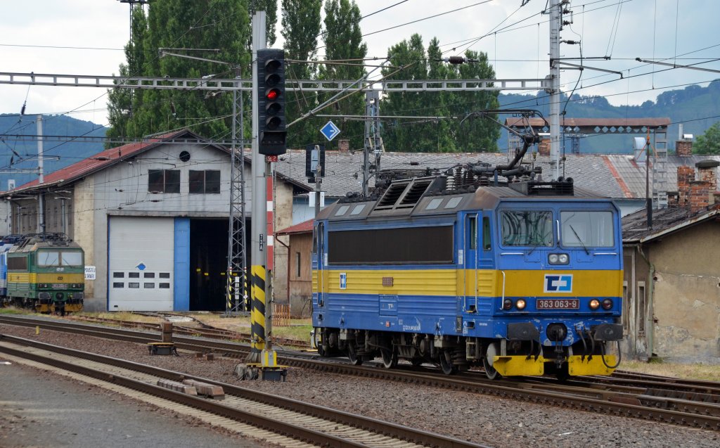 363 063 rangiert am 04.07.13 in Decin.