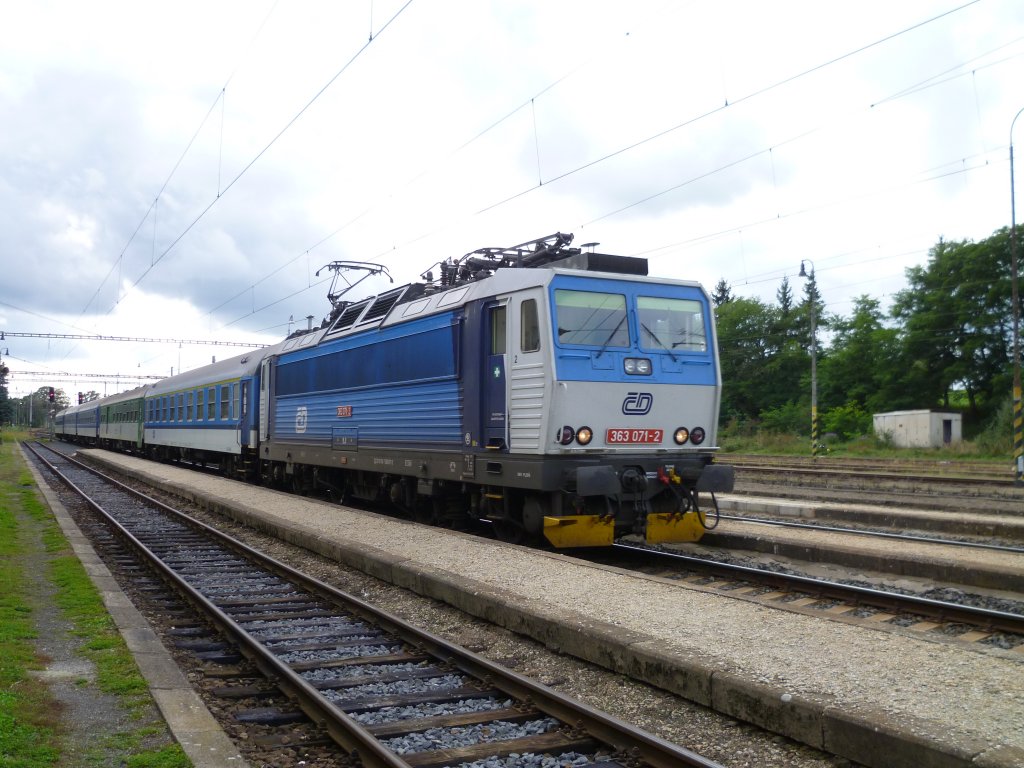 363 071-2 durchfhrt am 22.09.11 Trsnice. Sie kommt von Cheb und fhtr nach Prag.