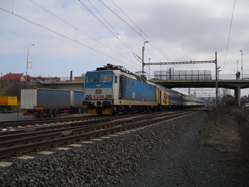 363 115-7 bei der Ausfahrt in Sokolov Richtung Cheb, am 27.03.11.