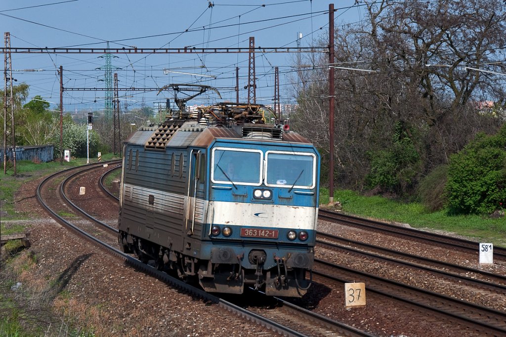 363 142, unterwegs als Lz bei Bratislava Vinohrady, Richtung Hauptbahnhof. Das Foto enstand am 24.04.2013.