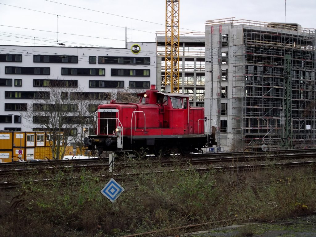 363 211-4 wartet auf neue Arbeit am 13.12.11 in Frankfurt am Main Ost 