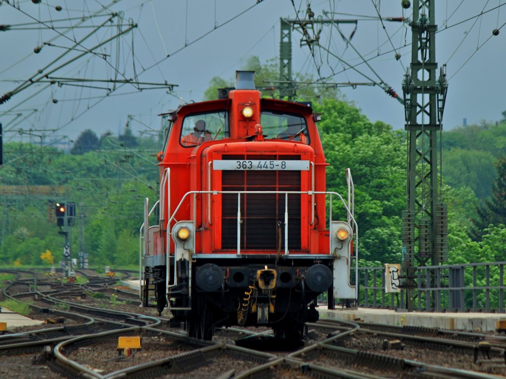 363 445-8 fhrt am 11.05.2012 auf der KBS 480 ber das Burtscheider Viadukt in den Aachener Hbf.