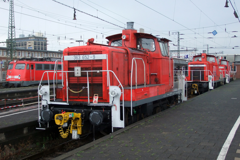 363 652-9,363 444-1 und 363 206-4 warten auf ihre nchsten Einstze im Bahnhof Mnster.Im Hintergrund noch zu erkennen 110 447-0 am 5.6.2011