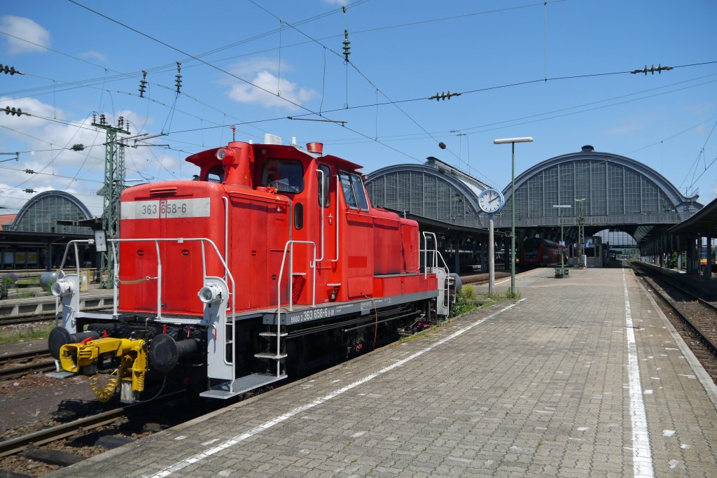 363 658 abgestellt im Karlsruher Hbf. (17.06.12)