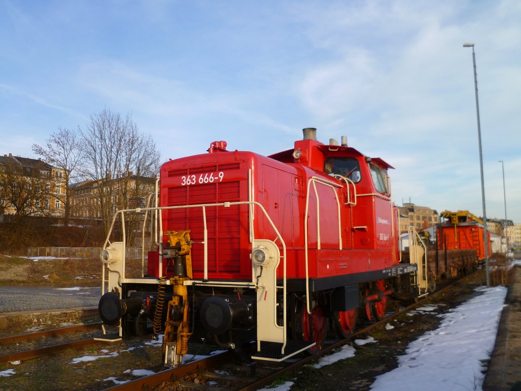 363 666-9 steht am 06.03.13 in Plauen/V. oberer Bahnhof.

