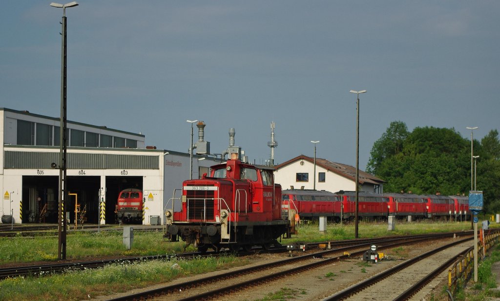 363 706-3 war am 15.07.2010 in Mhldorf das  fleiige Rangier-Lieschen .