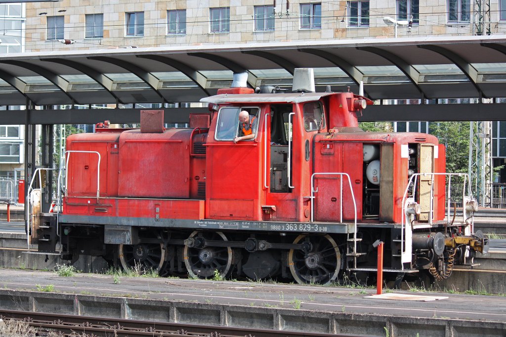 363 829 am 27.7.12 beim rangieren in Frankfurt Hbf.