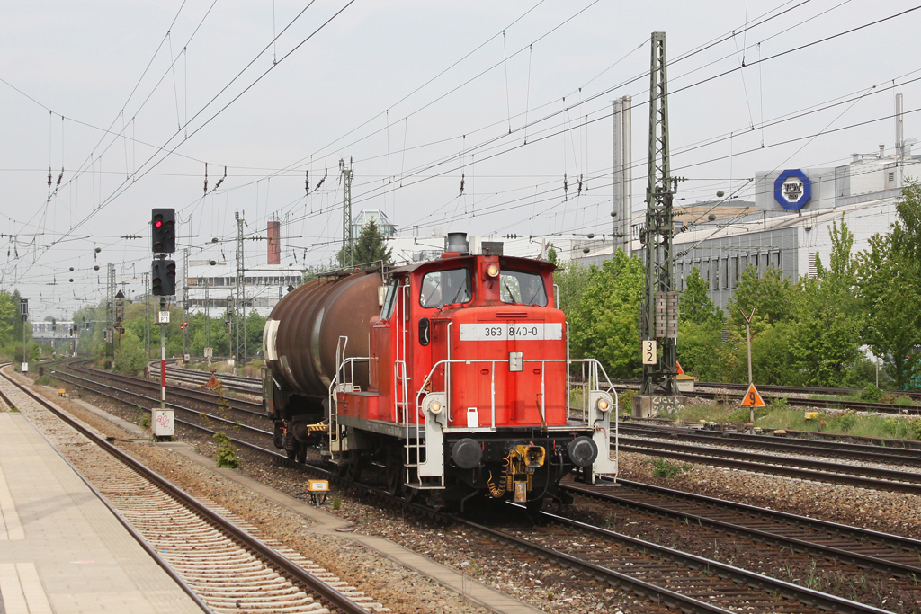 363 840 mit einem Kesselwagen am 28.04.2011 am Heimeranplatz in Mnchen.