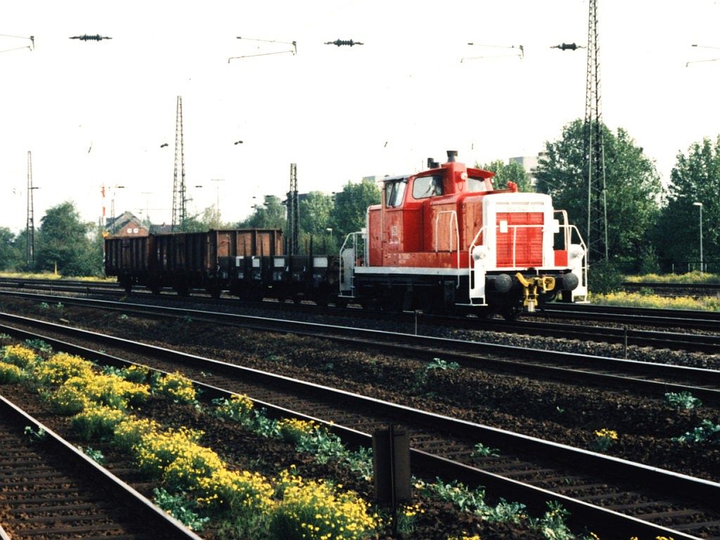 364 540-5 mit einem Gterzug auf Bahnhof Oberhausen-Osterfeld Sd am 17-10-1995. Bild und scan: Date Jan de Vries.