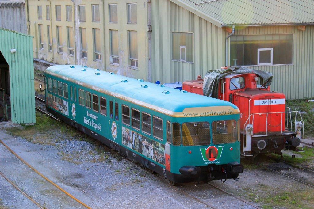 364 611-4 mit eine von mir unbekannte Triebzug in Kiefersfelden.
21.09.2011