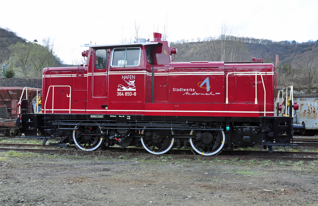 364 850-8 mit Aufschrift  Hafen und Stadtwerke Andernach  im Brohl BE (Brohltalbahn) - 02.04.2010