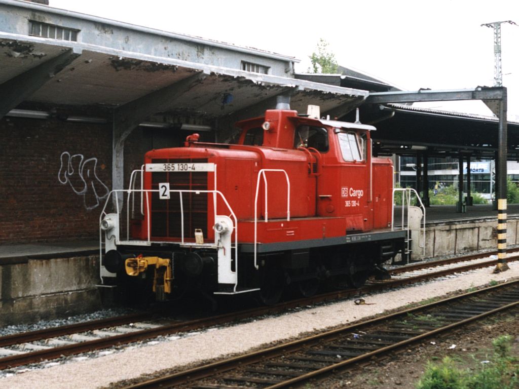 365 130-4 auf Dortmund Hauptbahnhof am 26-7-2004. Bild und scan: Date Jan de Vries.