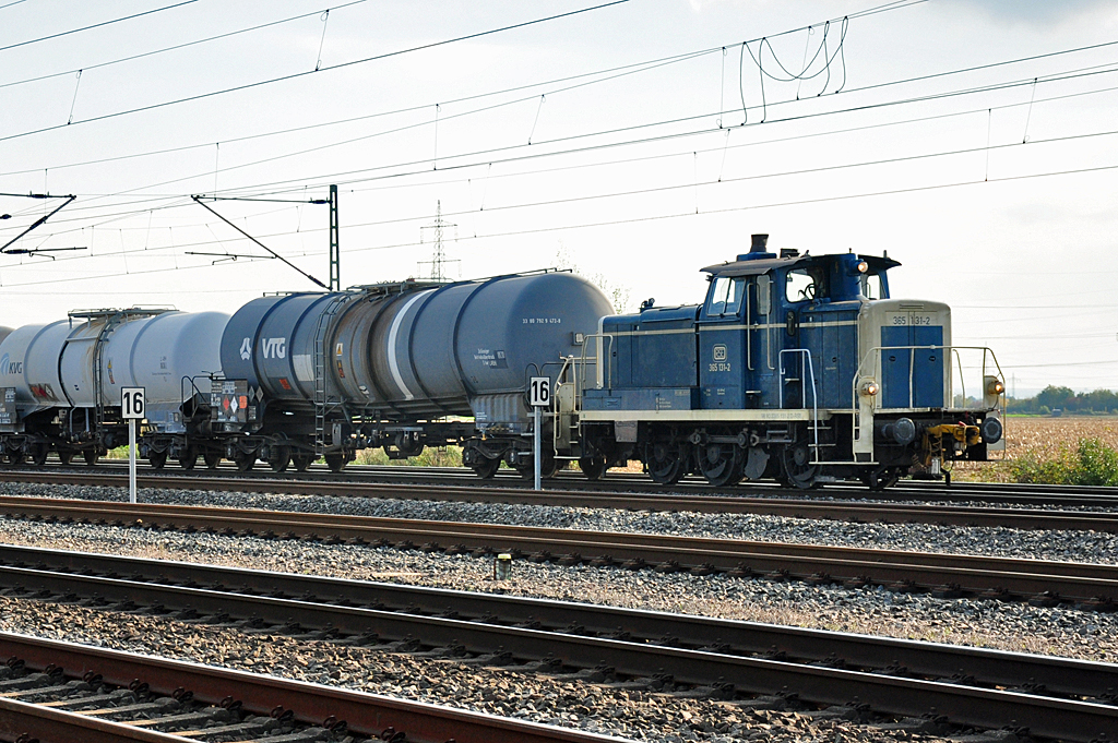 365 131-5 der RSE mit Tankwagen bei Porz-Lind - 21.10.2011