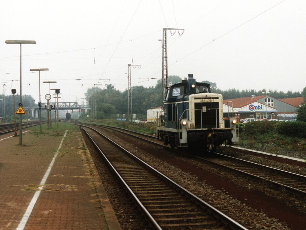365 438-1 auf Bahnhof Salzbergen am 28-9-2001. Bild und scan: Date Jan de Vries.