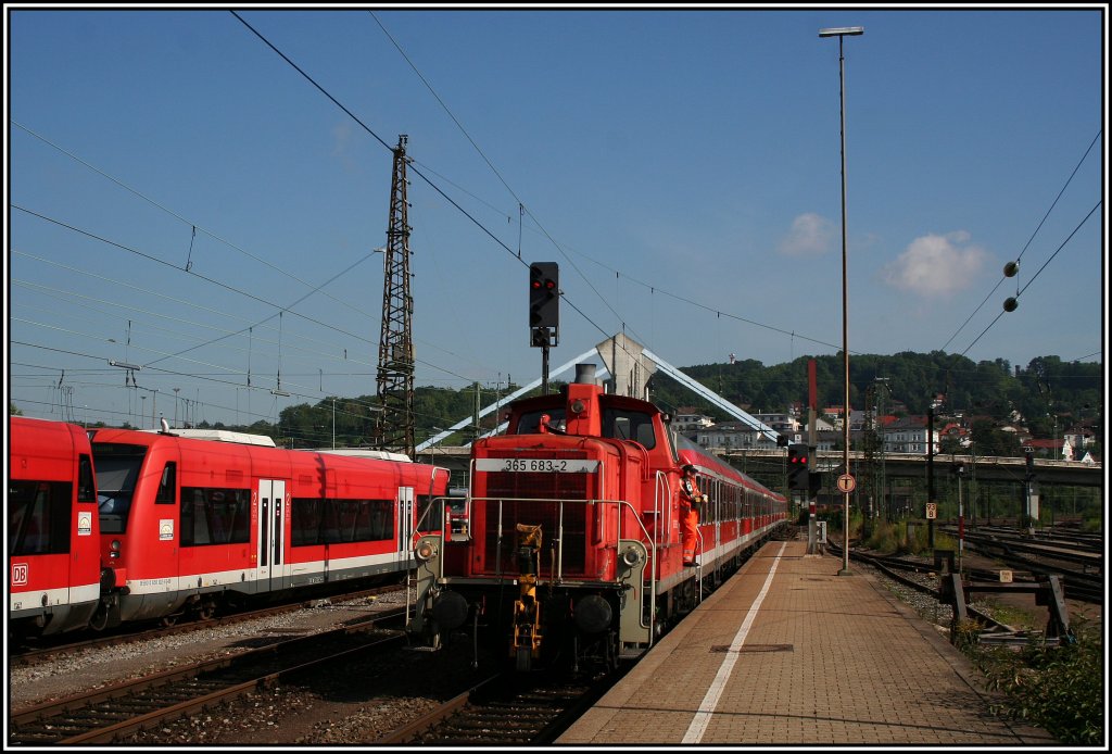 365 683-2 stellt auf Gleis 3 Wagen bereit, Ulm Hbf, 07.08.10