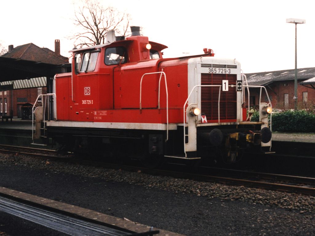 365 729-3 auf Bahnhof Gronau am 3-1-1995. Bild und scan: Date Jan de Vries.