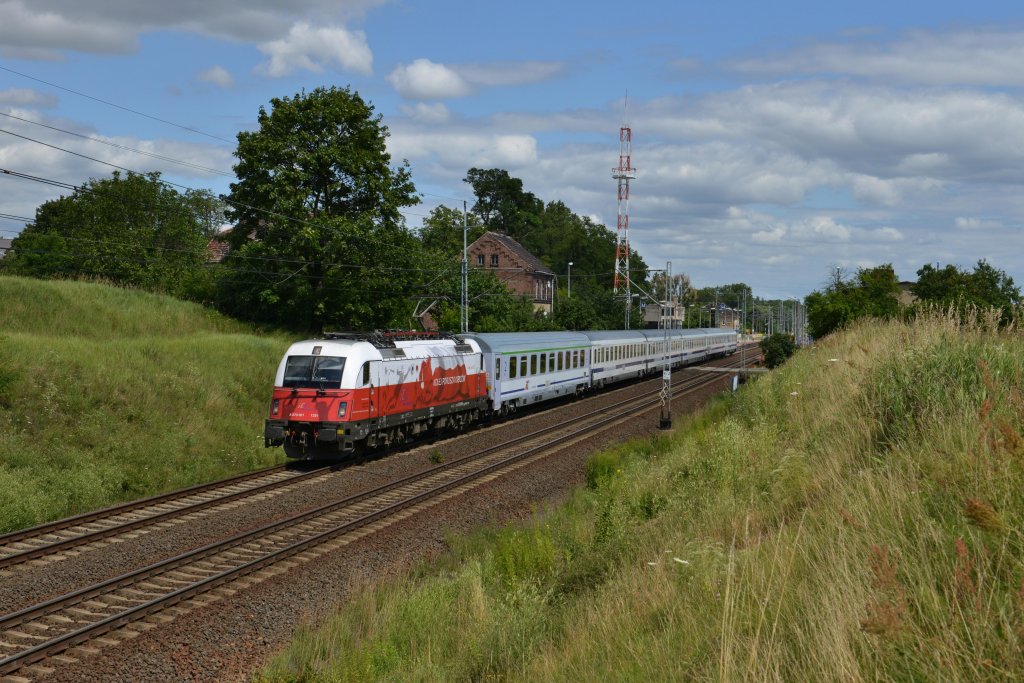 370 001  EM-Polen  mit EC 44 von Warschau nach Berlin am 21.07.2012 unterwegs bei Kunowice.