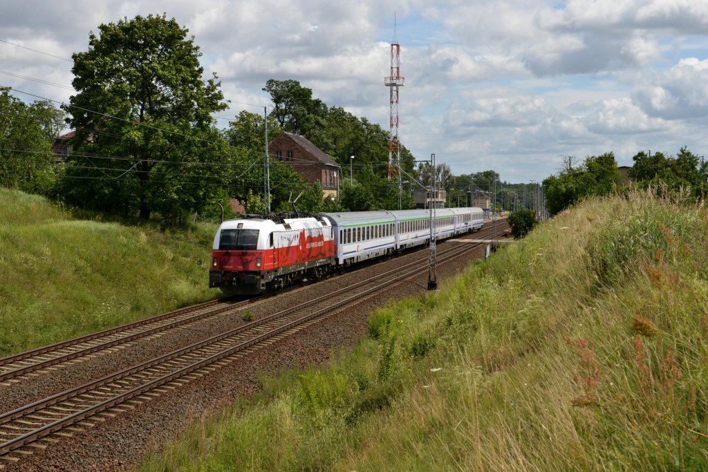 370 001  EM-Polen  mit EC 54 von Gdynia nach Berlin am 20.07.2012 unterwegs bei Kunowice.