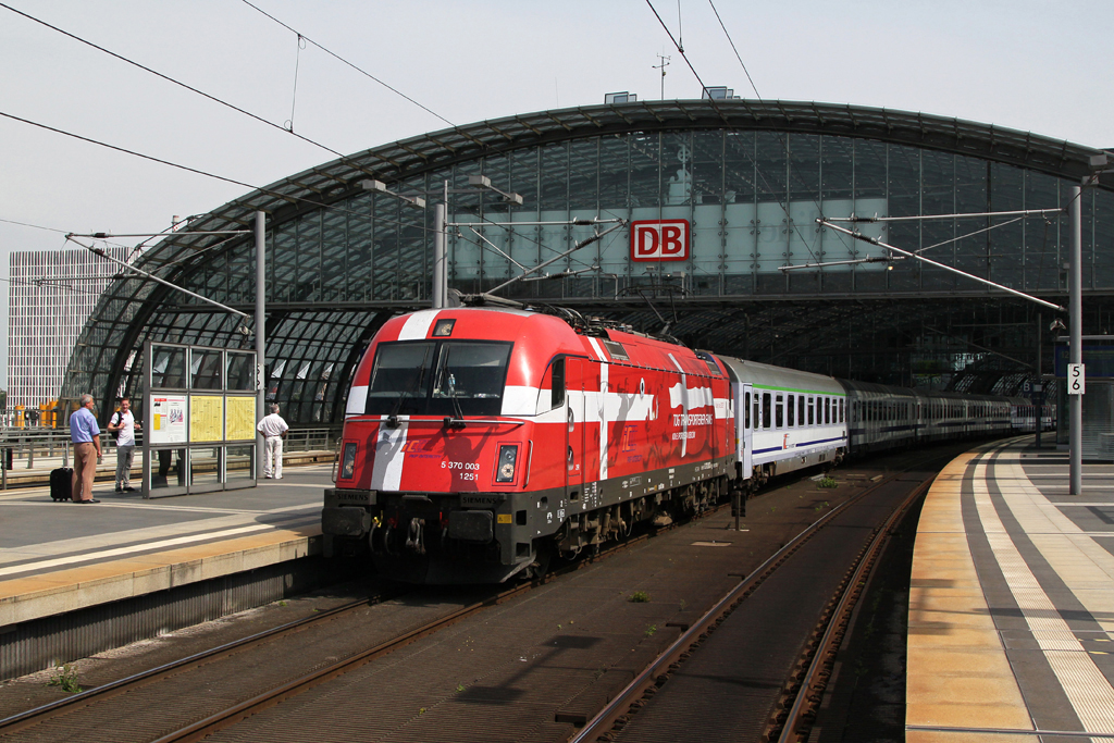 370 003 mit EC 46 am 20.08.2012 in Berlin Hbf.