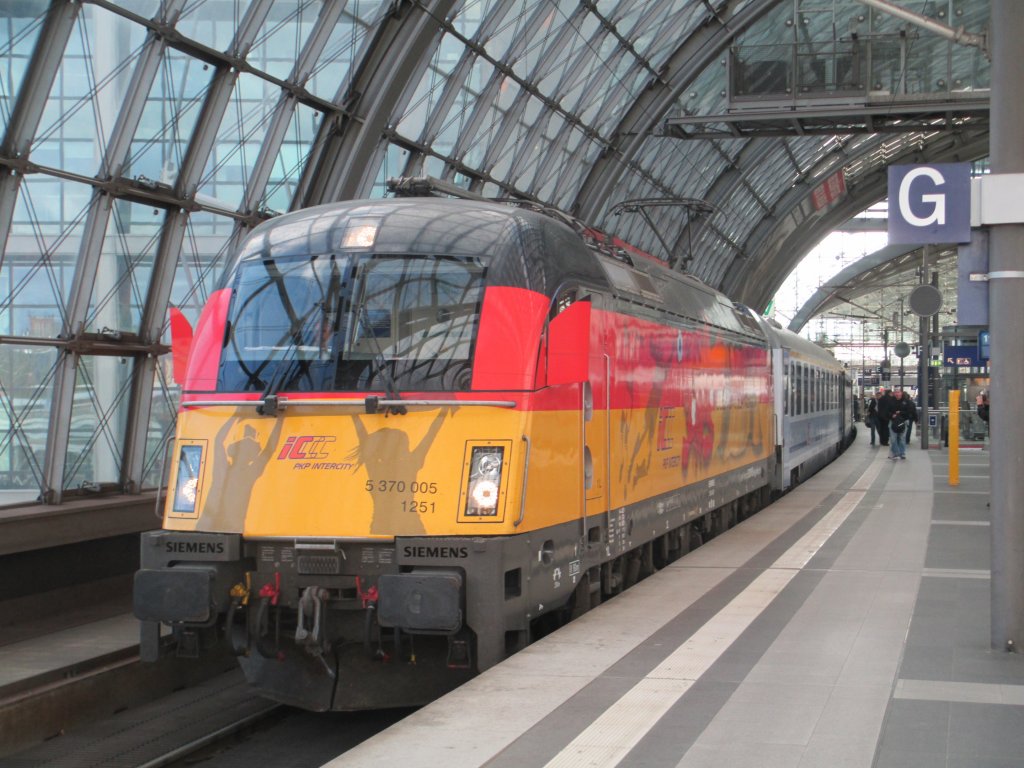 370 005 in Berlin Hbf 22.9.2012