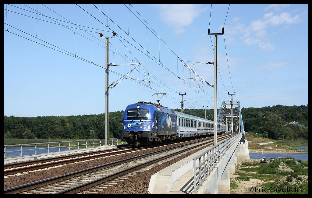 370 010 mit einem EC nach Berlin am 22.08.2012 in Frankfurt (Oder).