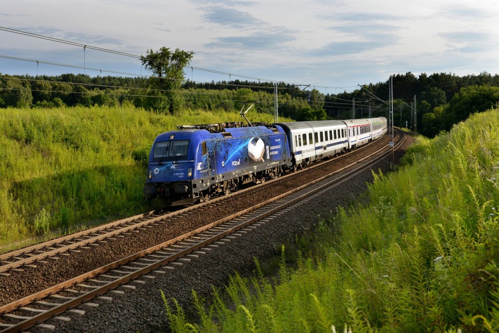 370 010  Stadion Poznan  mit EC 47 von Berlin nach Warschau am 20.07.2012 unterwegs bei Slubice.