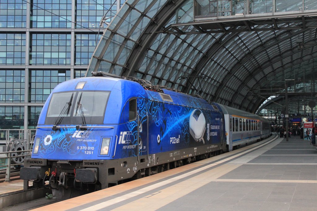 370 010  Stadion Poznan  mit einem EC nach Warschau im Berliner HBF. Aufgenommen am 7. September.