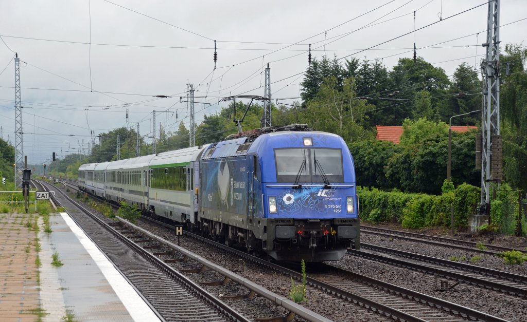 370 010 zog am 14.07.12 den EC 46 durch Hirschgarten Richtung Berlin.