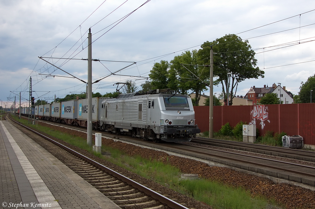 37031 AKIEM fr ECR - Euro Cargo Rail SAS mit einem Containerzug in Rathenow und fuhr in Richtung Wustermark weiter. 11.06.2012