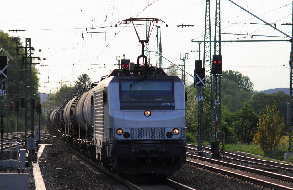 37031 ECR mit Kesseln in Hochstadt/ Marktzeuln am 08.05.2012.