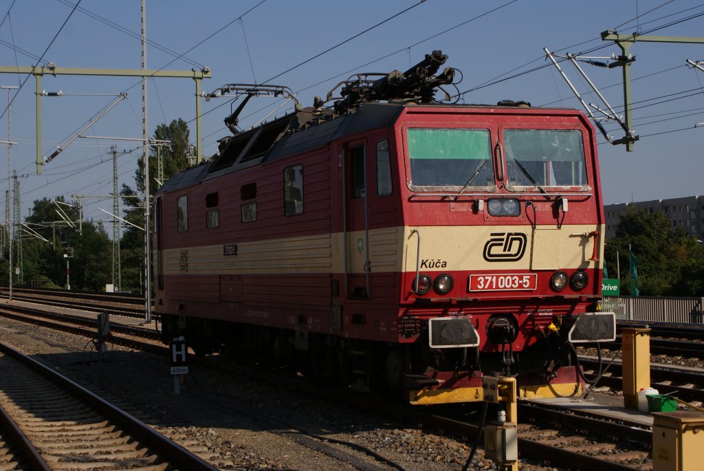 371 003-5 als Lz in Dresden Hbf am 20.08.2010