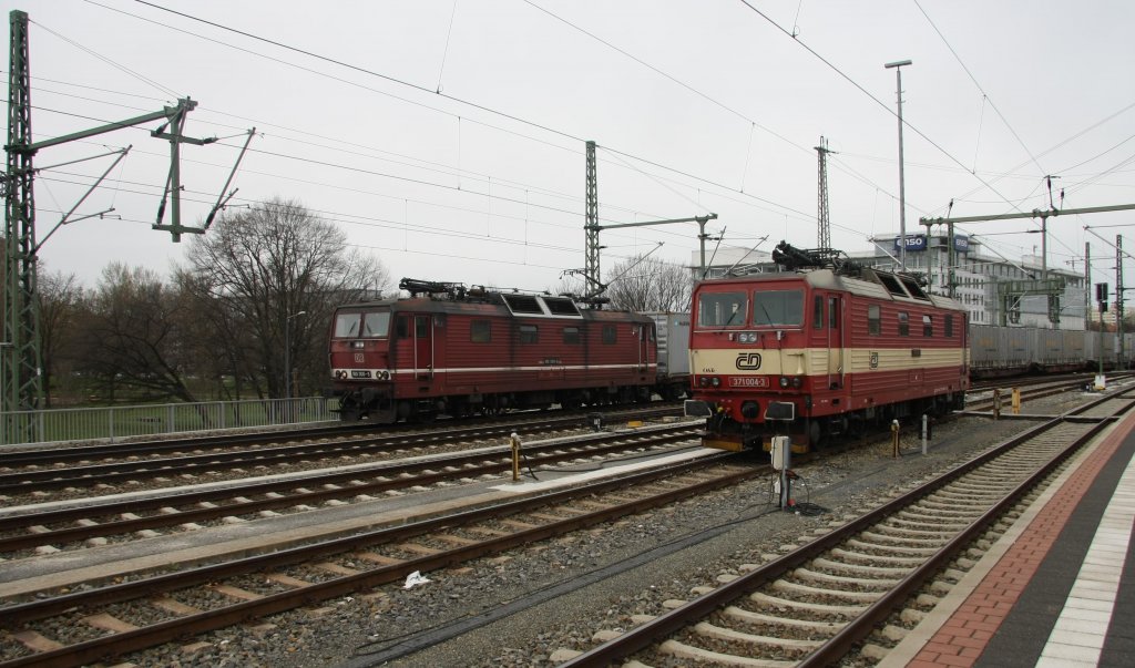 371 004-3 und 180 006-9 am 31.03.10 in Dresden Hbf.
