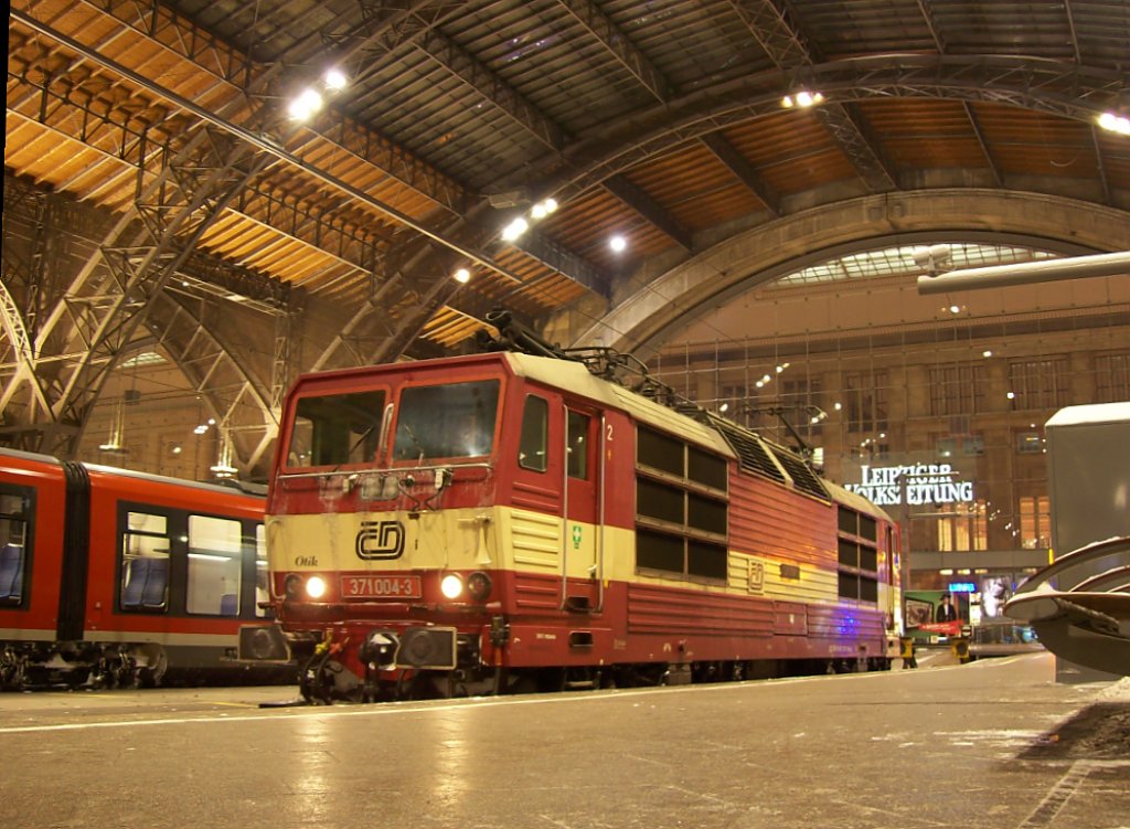 371 004-3 CD Knödelpresse im Hbf leipzig 15.12.2010