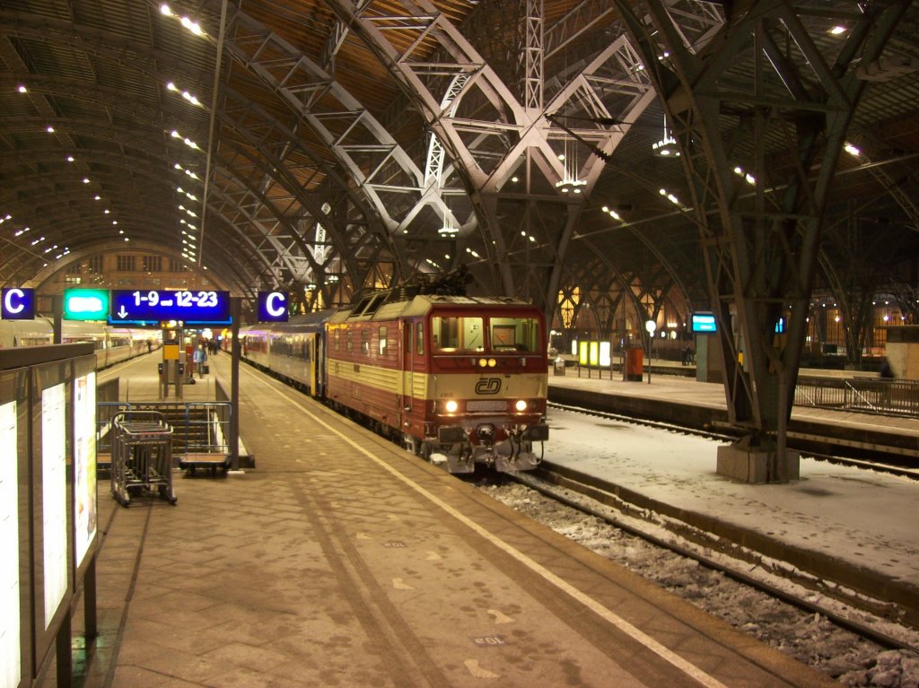 371 004-3 CD Knödelpresse im Hbf Leipzig 20.12.2010 