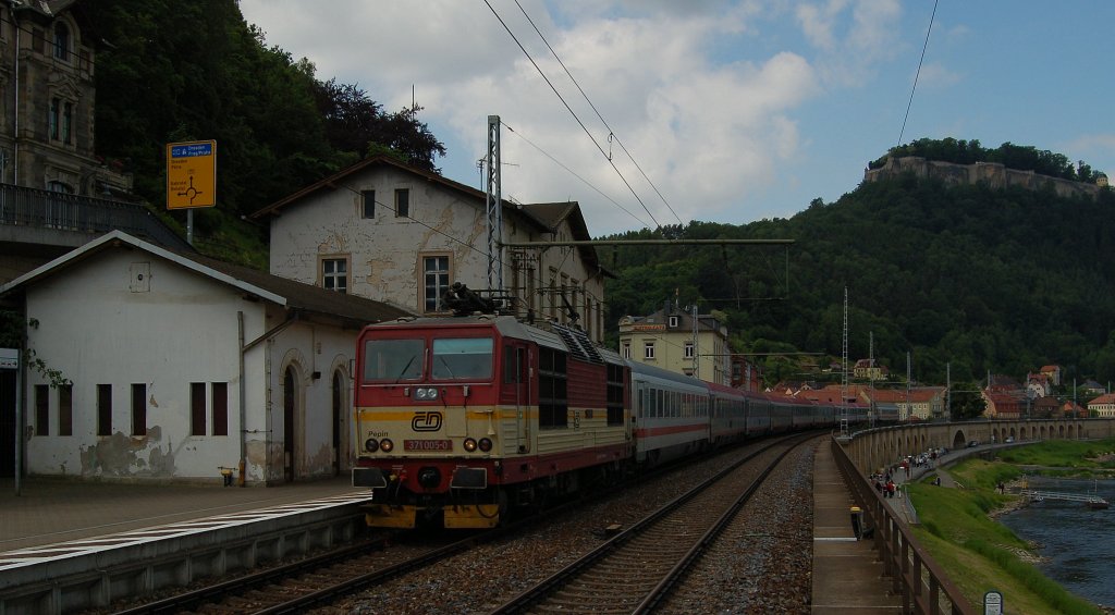 371 005-0 mit EC 173, Hamburg Altona - Villach in Knigstein (Schsische Schweiz). 28.05.2011