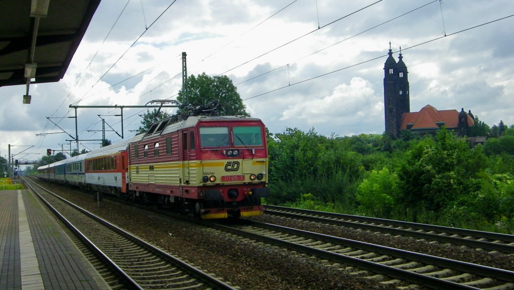 371 015-9  Vaclav  mit einem Eurocity aus Richtung Tschechien kurz vor Dresden-Hbf hier bei der Durchhfahrt in Dresden-Strehlen am 11.08.2012