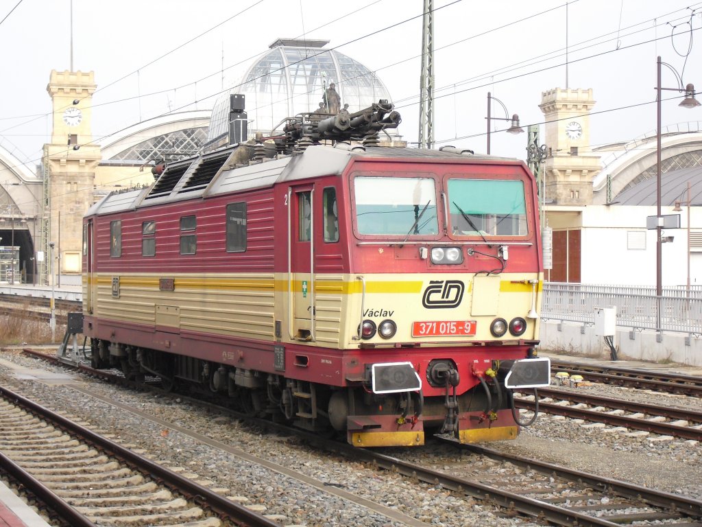 371 015-9 (Vaclav) stand am 28.03.10 im Dresdner Hbf.