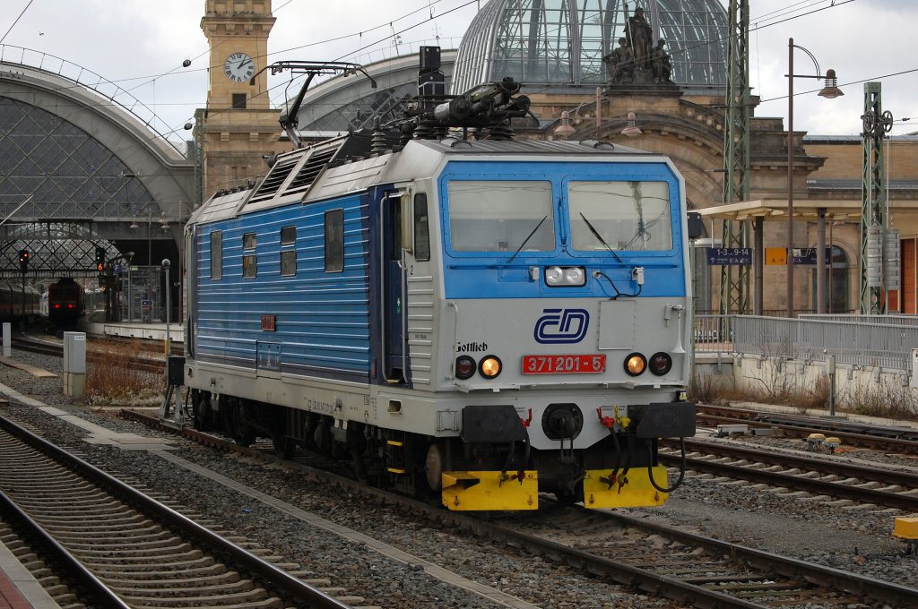 371 201-5 am 15.01.2012 in Dresden Hbf