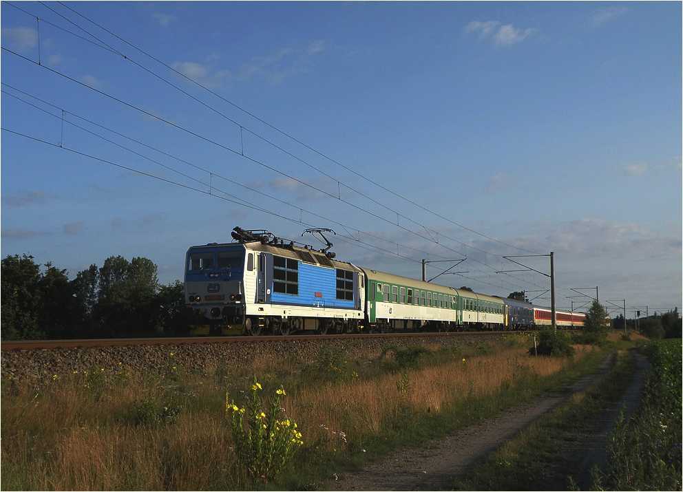 371 201  Gottlieb  vor dem D 60457 bei Doberlug-Kirchhain, Juni 2012