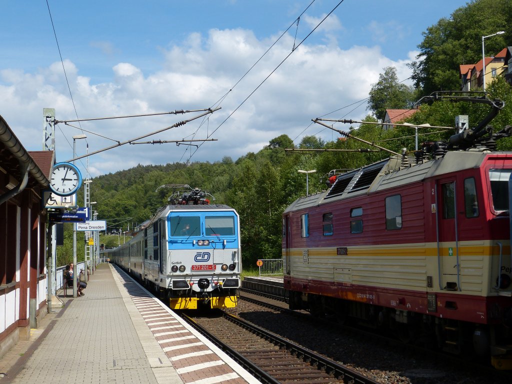 371 201 trifft auf 371 005 hier bei der Durchfahrt im Bahnhof Knigstein.
14.06.13