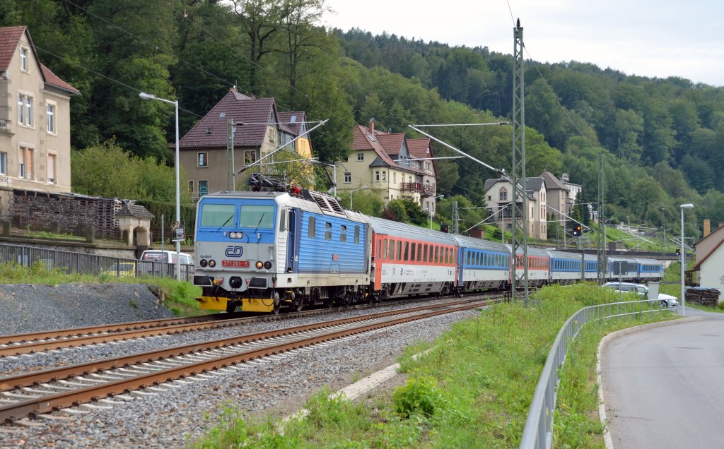 371 201 zog am Abend des 03.07.13 den in Dresden bernommenen EC 379 durch Knigstein Richtung Decin.