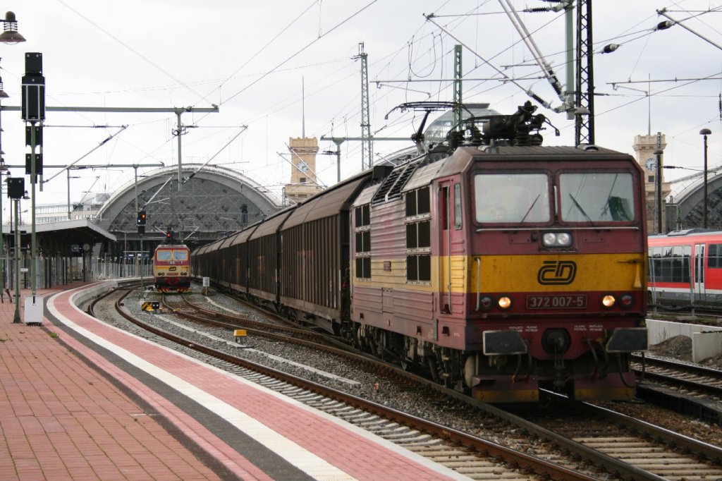 372 007 in Dresden-Hbf am 10.03.07