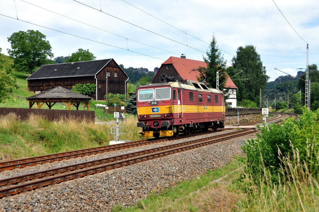 372 011 der CD ist LZ unterwegs auf der Elbtalbahn in Richtung Bad Schandau.Aufgenommen bei Kurort Rathen am 19.7.2011