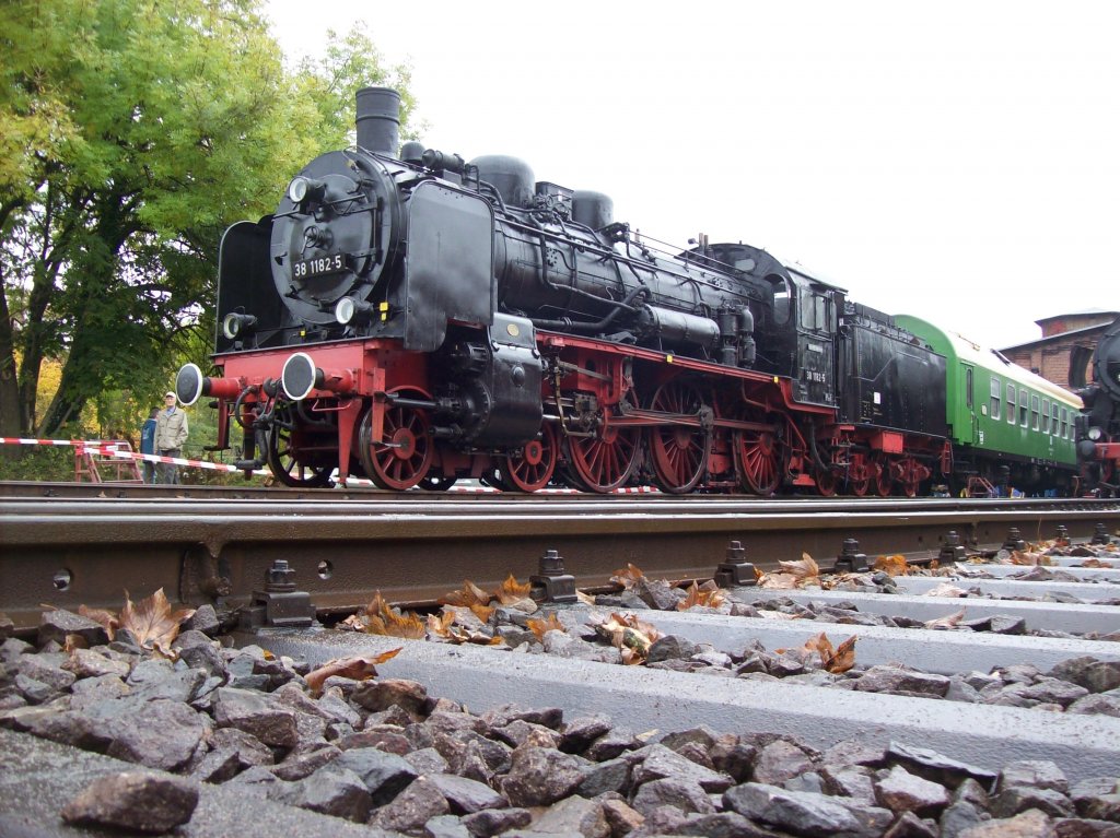 38 1182-5 bei den 6. LEIPZIGER EISENBAHNTAGE im BW leipzig Plagwitz 16.10.2010