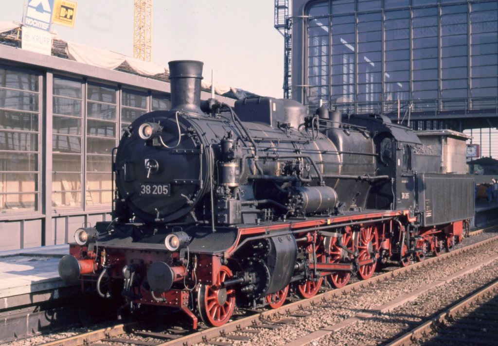 38 205 B-Zoo Okt. 1988 - 1 Woche im damaligen Westberlin oder auch Berlin (West)eingesetzt.