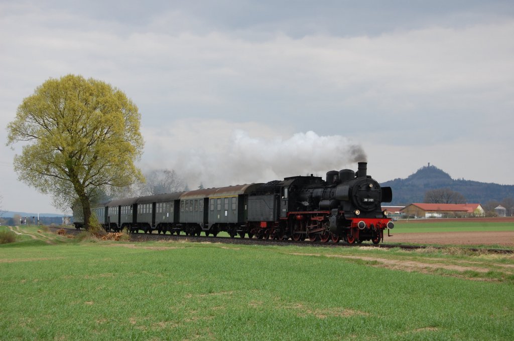 38 3101 mit Reisezug am 16.04.2011 bei Guttenthau